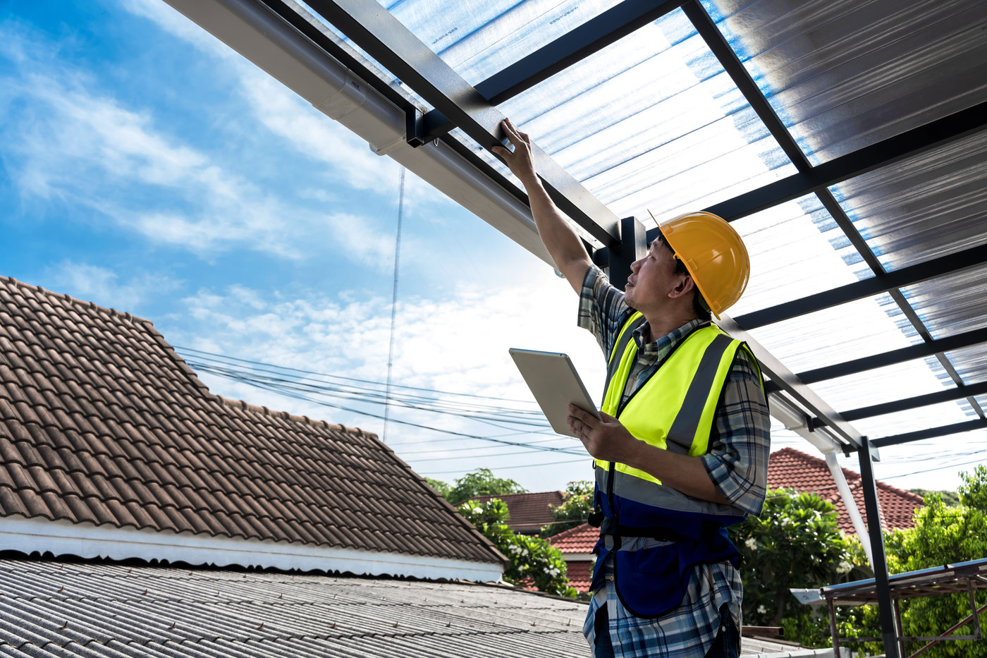 roofer documenting roof inspection
